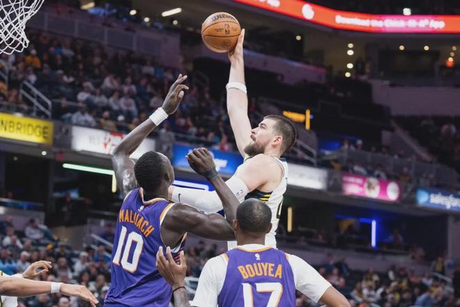 亚历山大创历史得分纪录 雷霆险胜凯尔特人 快船