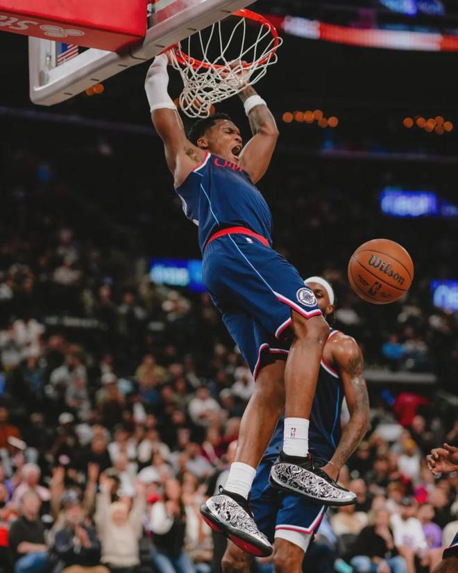 亚历山大创历史得分纪录 雷霆险胜凯尔特人 快船