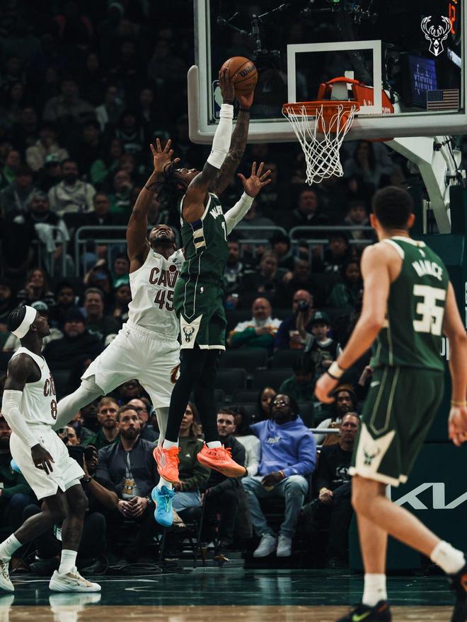 哈登27+5+6率队险胜 骑士双核联手击退雄鹿