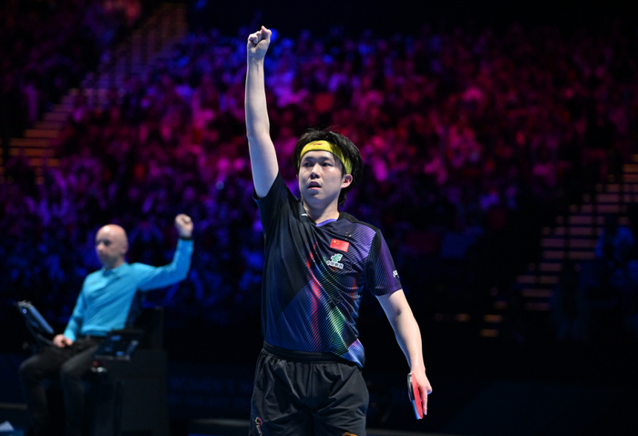 王楚钦逆转小勒布伦晋级八强 雨果力克户上隼辅