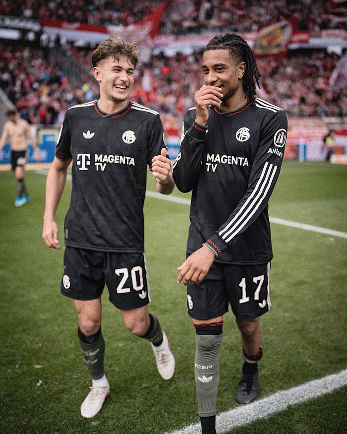 弗莱堡2-3拜仁慕尼黑：最后三分钟绝地反击创奇