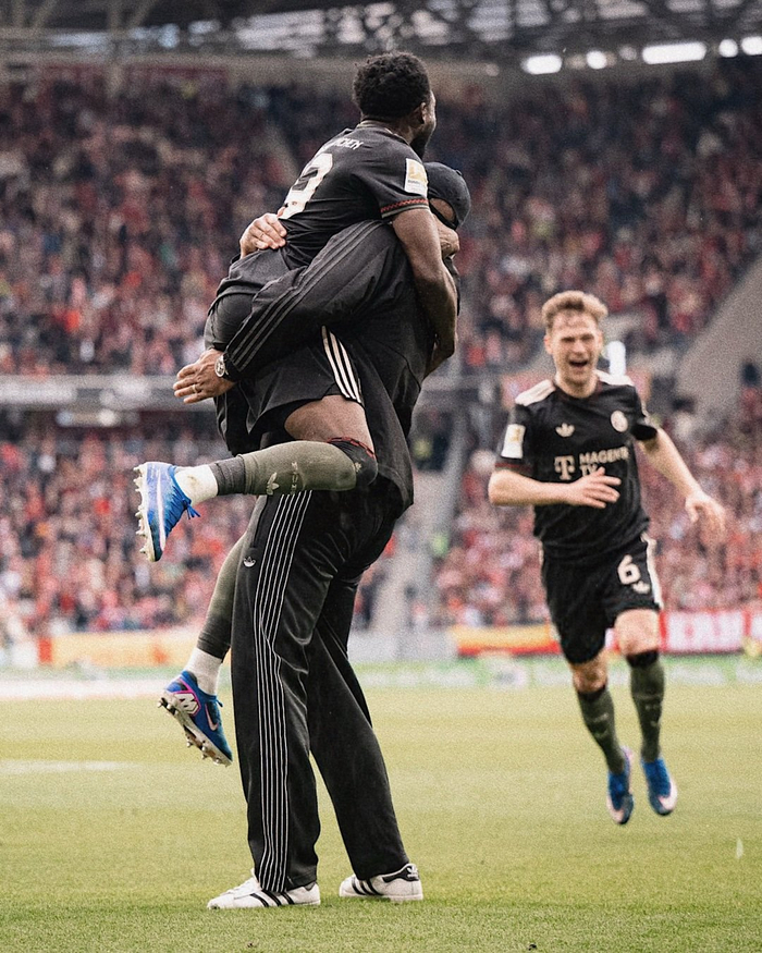 弗莱堡2-3拜仁慕尼黑：最后三分钟绝地反击创奇