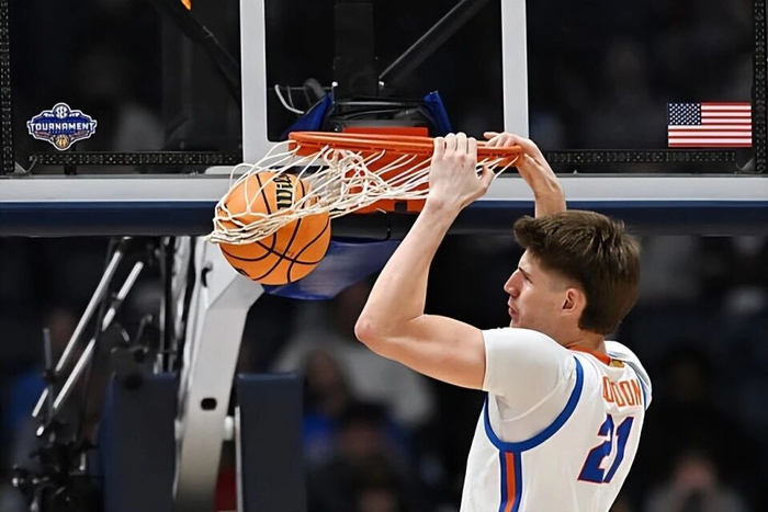 佛罗里达中锋亚历克斯-康顿留校备战NBA选秀