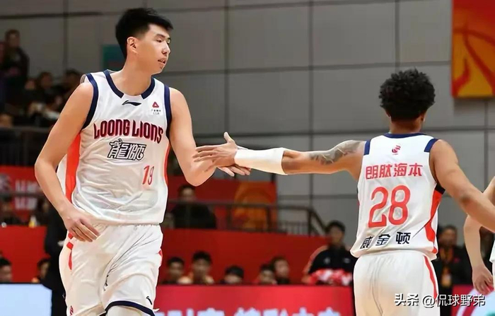 广州男篮主场不敌深圳男篮，季后赛席位悬而未