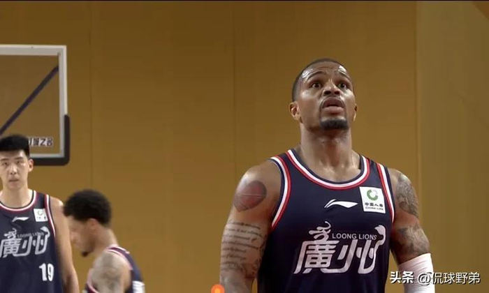 广州男篮主场不敌深圳男篮，季后赛席位悬而未