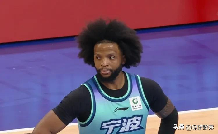 广州男篮主场不敌深圳男篮，季后赛席位悬而未